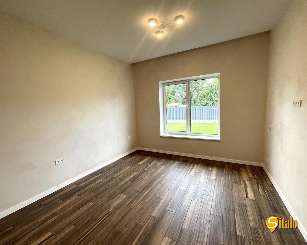 Продаж будинку 144 м²