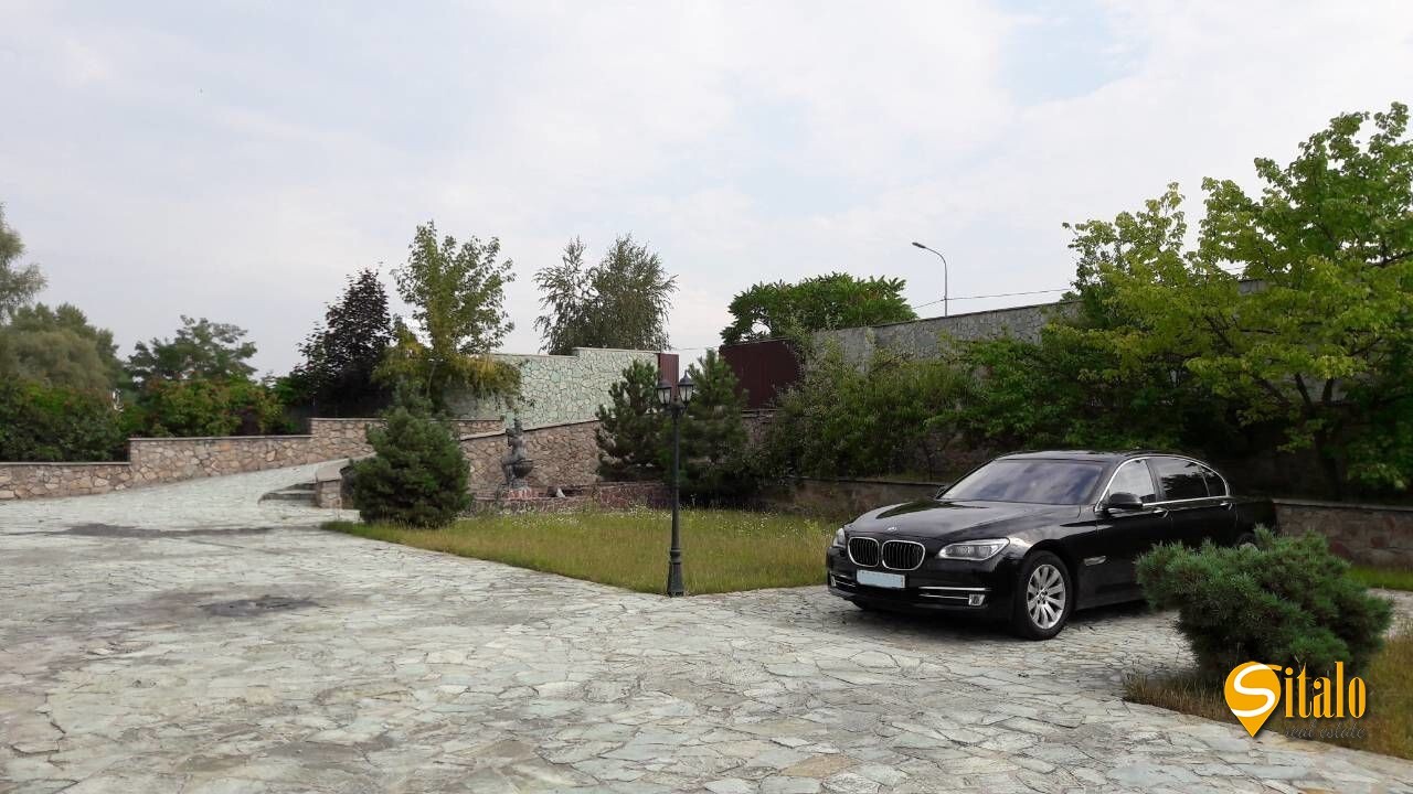 Оренда будинку 660 м²