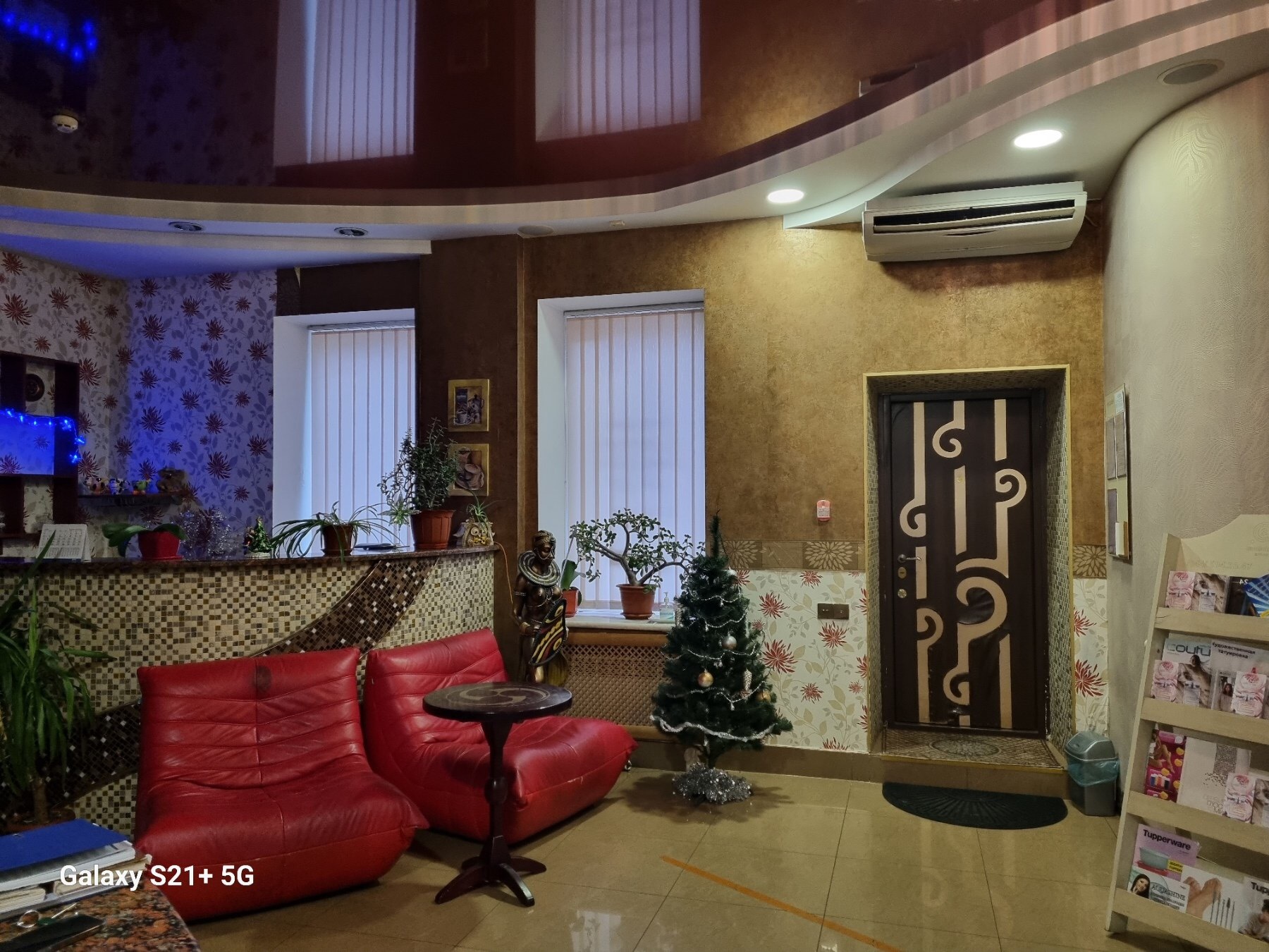 Оренда салону краси 170 м², Кирилівська вул., 109В/1