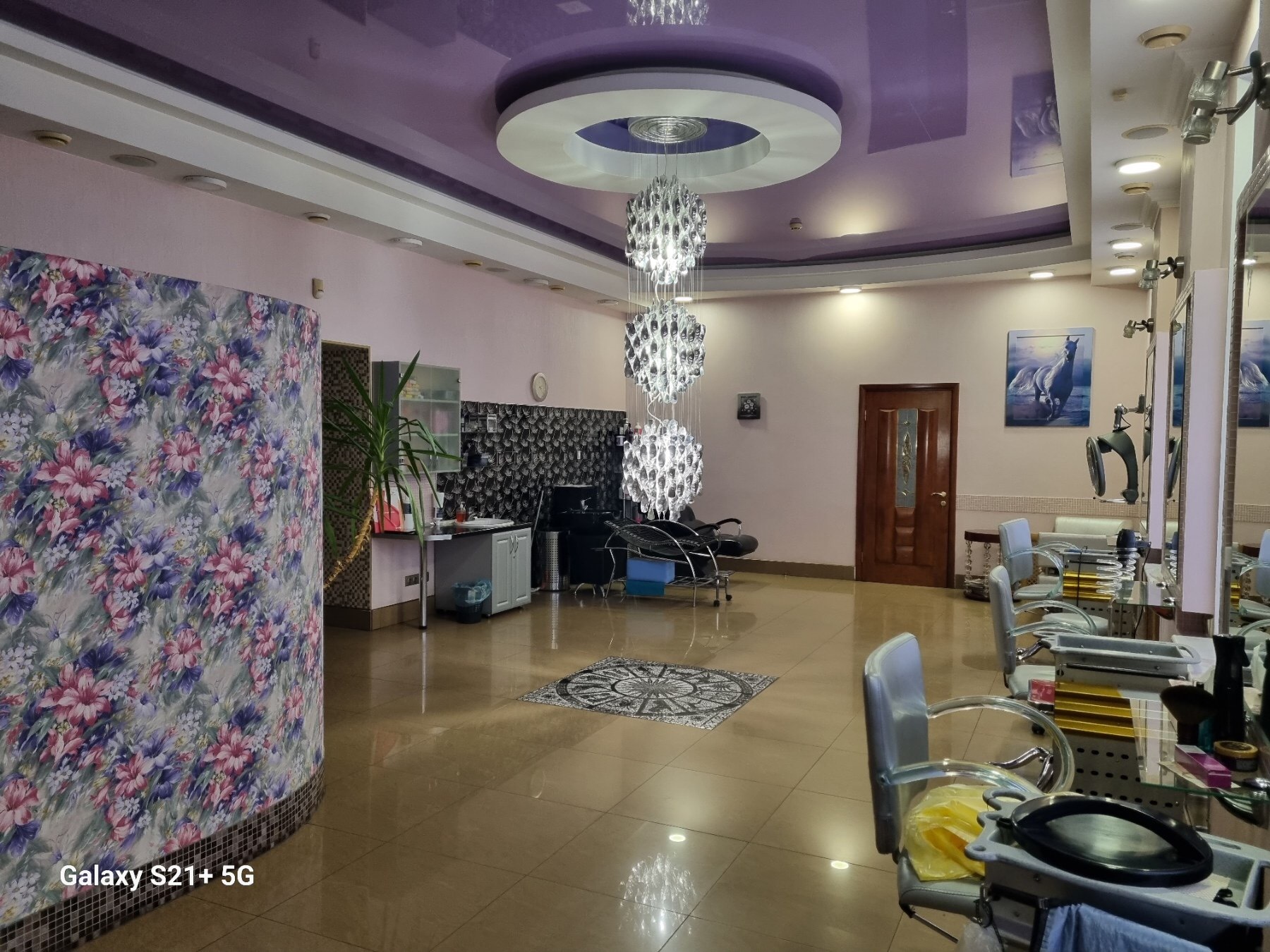Оренда салону краси 170 м², Кирилівська вул., 109В/1