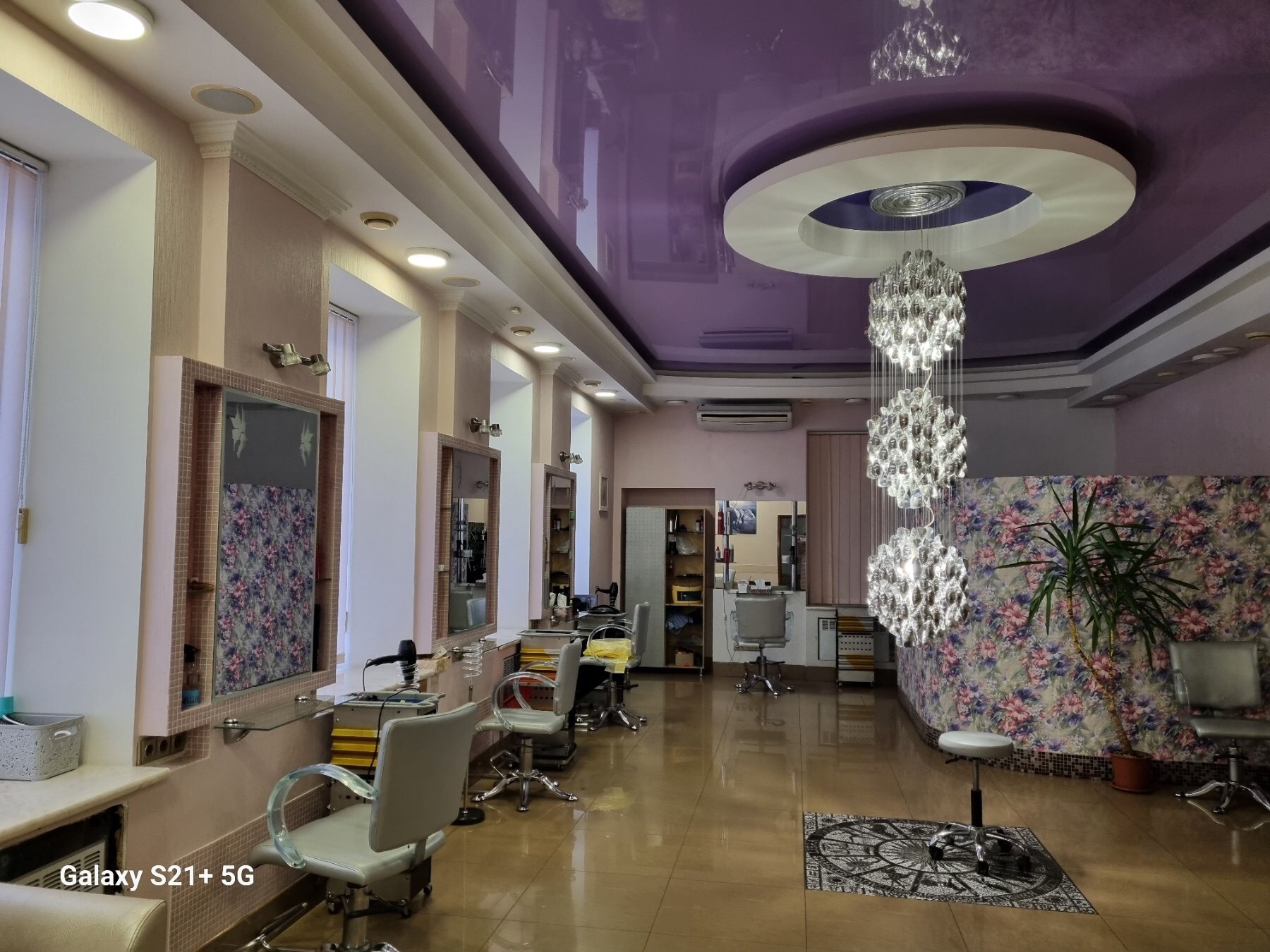 Оренда салону краси 170 м², Кирилівська вул., 109В/1