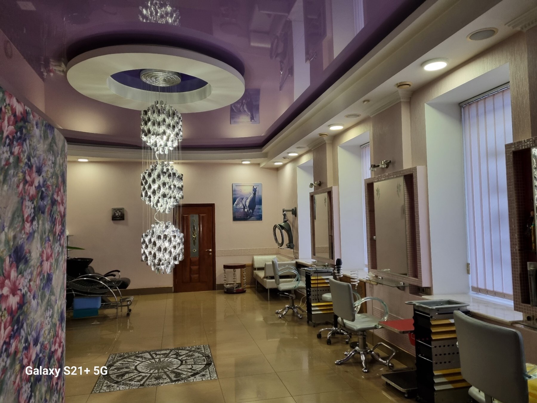 Оренда салону краси 170 м², Кирилівська вул., 109В/1