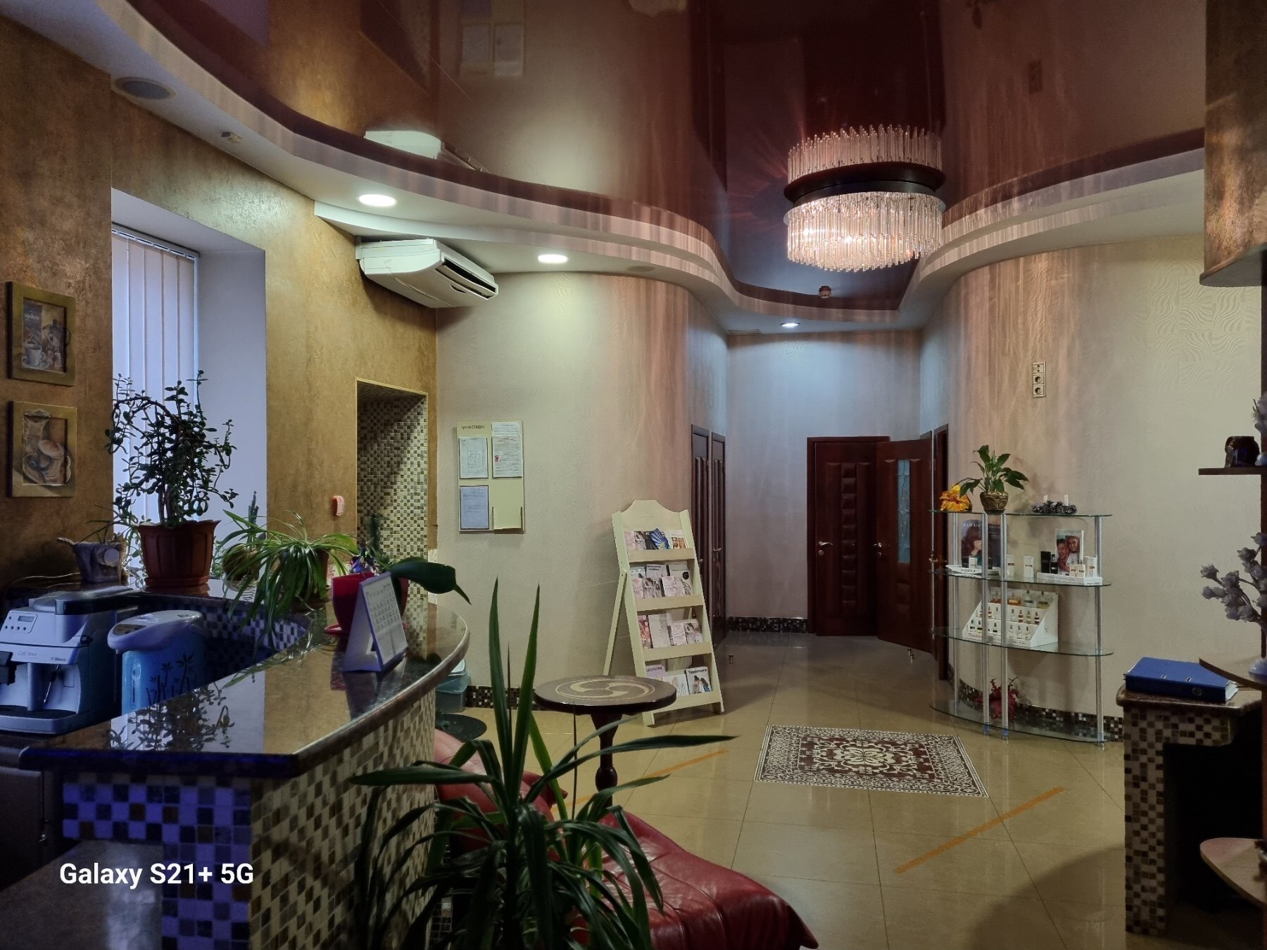 Оренда салону краси 170 м², Кирилівська вул., 109В/1