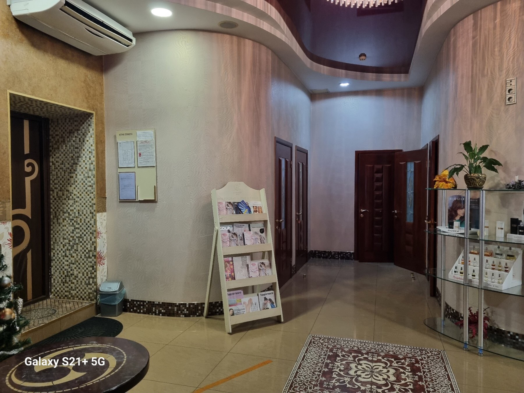 Оренда салону краси 170 м², Кирилівська вул., 109В/1