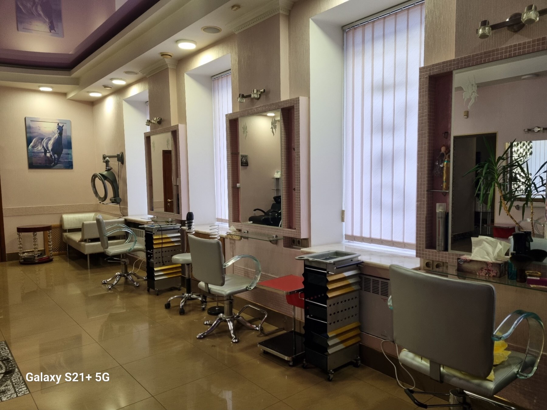 Оренда салону краси 170 м², Кирилівська вул., 109В/1