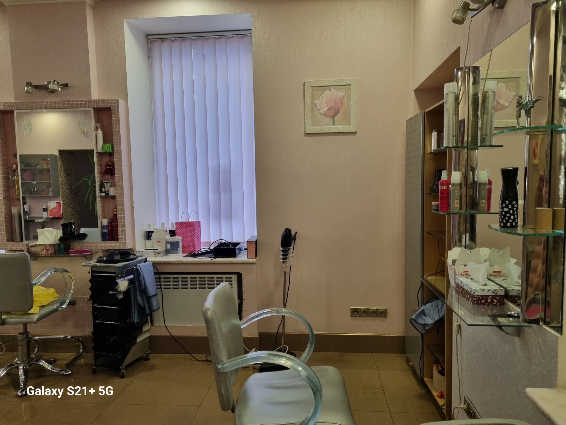 Оренда салону краси 170 м², Кирилівська вул., 109В/1