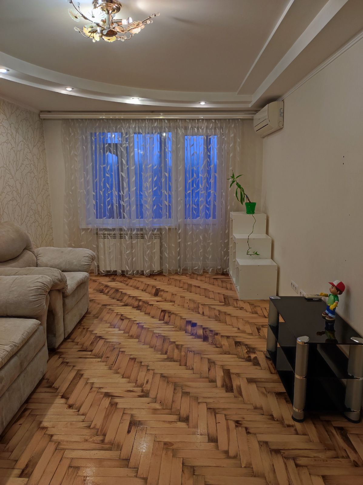 Продаж 2-кімнатної квартири 50 м², Чарівна вул., 153