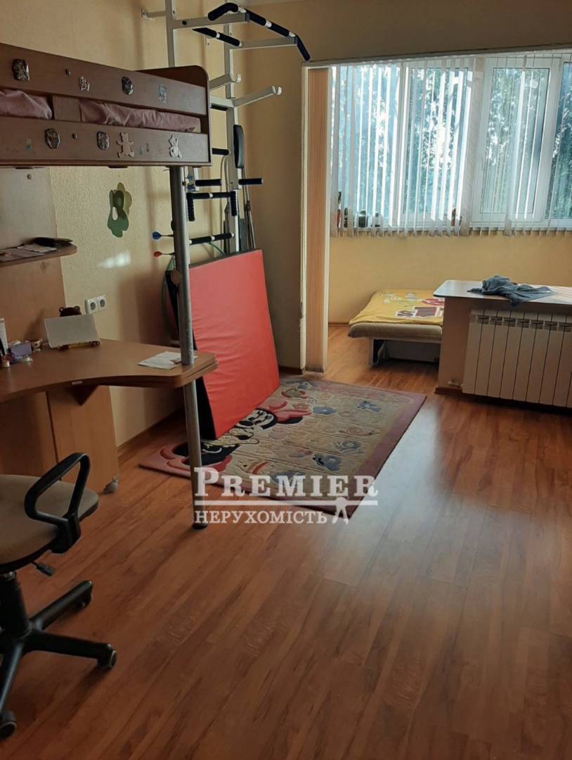 Продаж 3-кімнатної квартири 65 м², Махачкалинская вул.