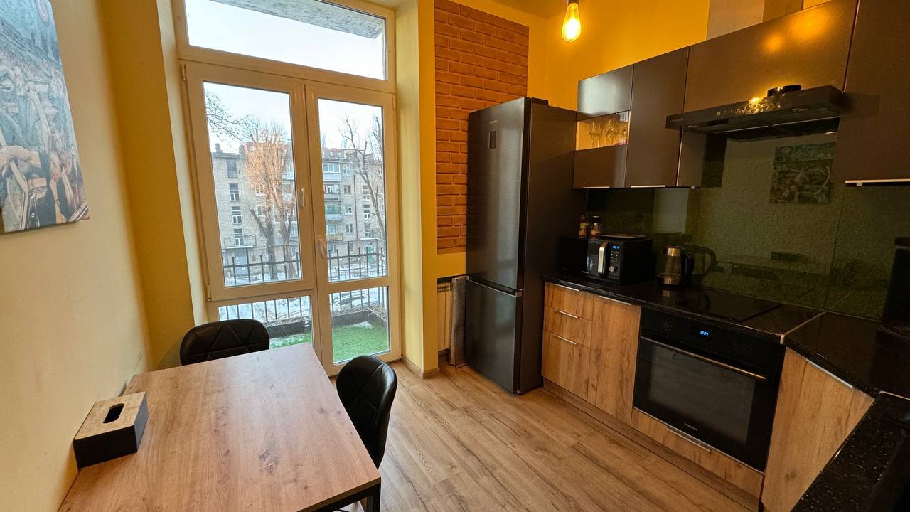 Продажа 3-комнатной квартиры 70 м², Писаржевского ул.