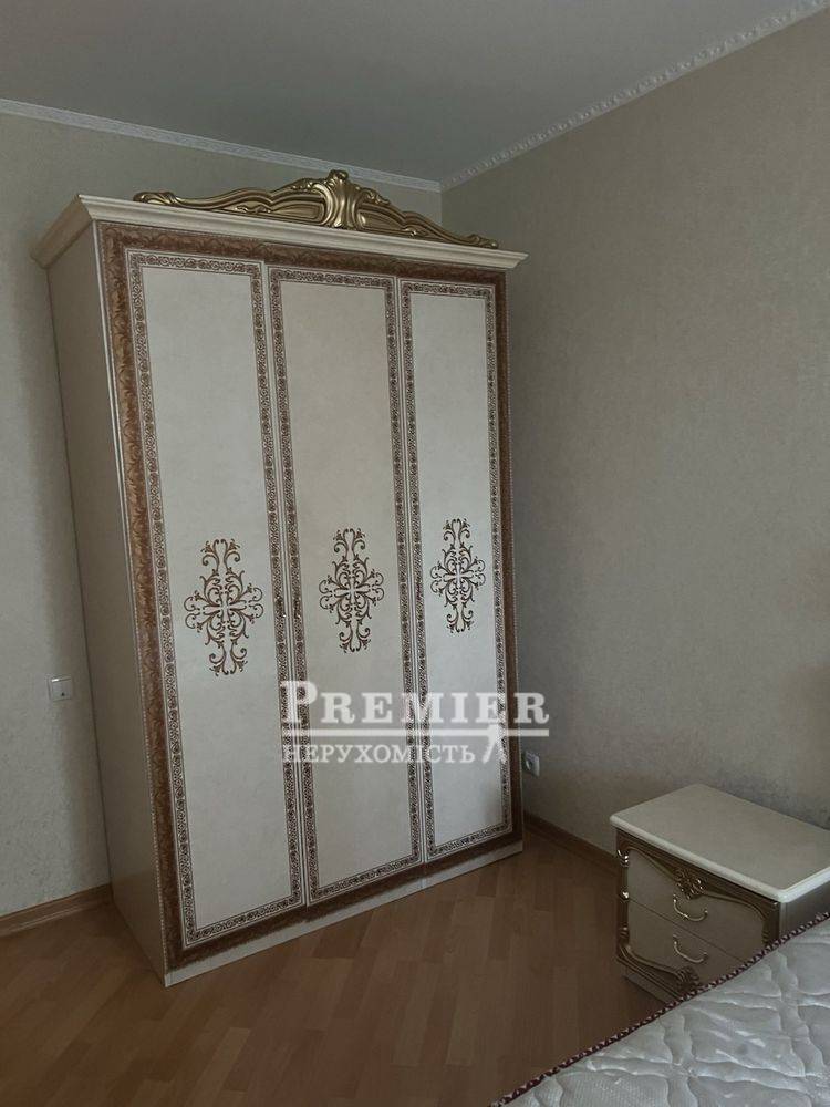Продажа 2-комнатной квартиры 54 м², Академика Филатова ул.