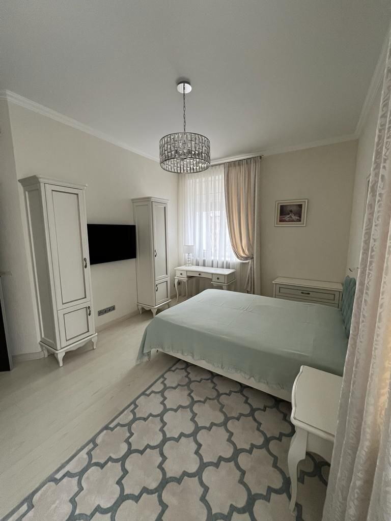 Продажа 4-комнатной квартиры 112 м², Евгения Коновальца пер.