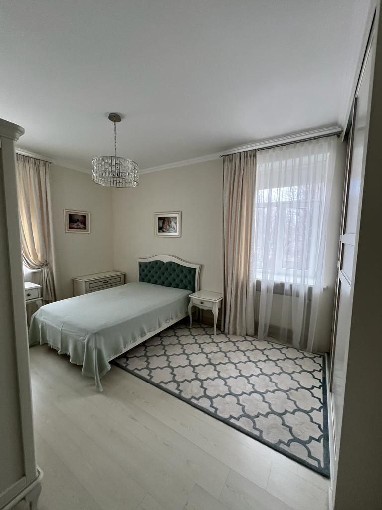 Продажа 4-комнатной квартиры 112 м², Евгения Коновальца пер.