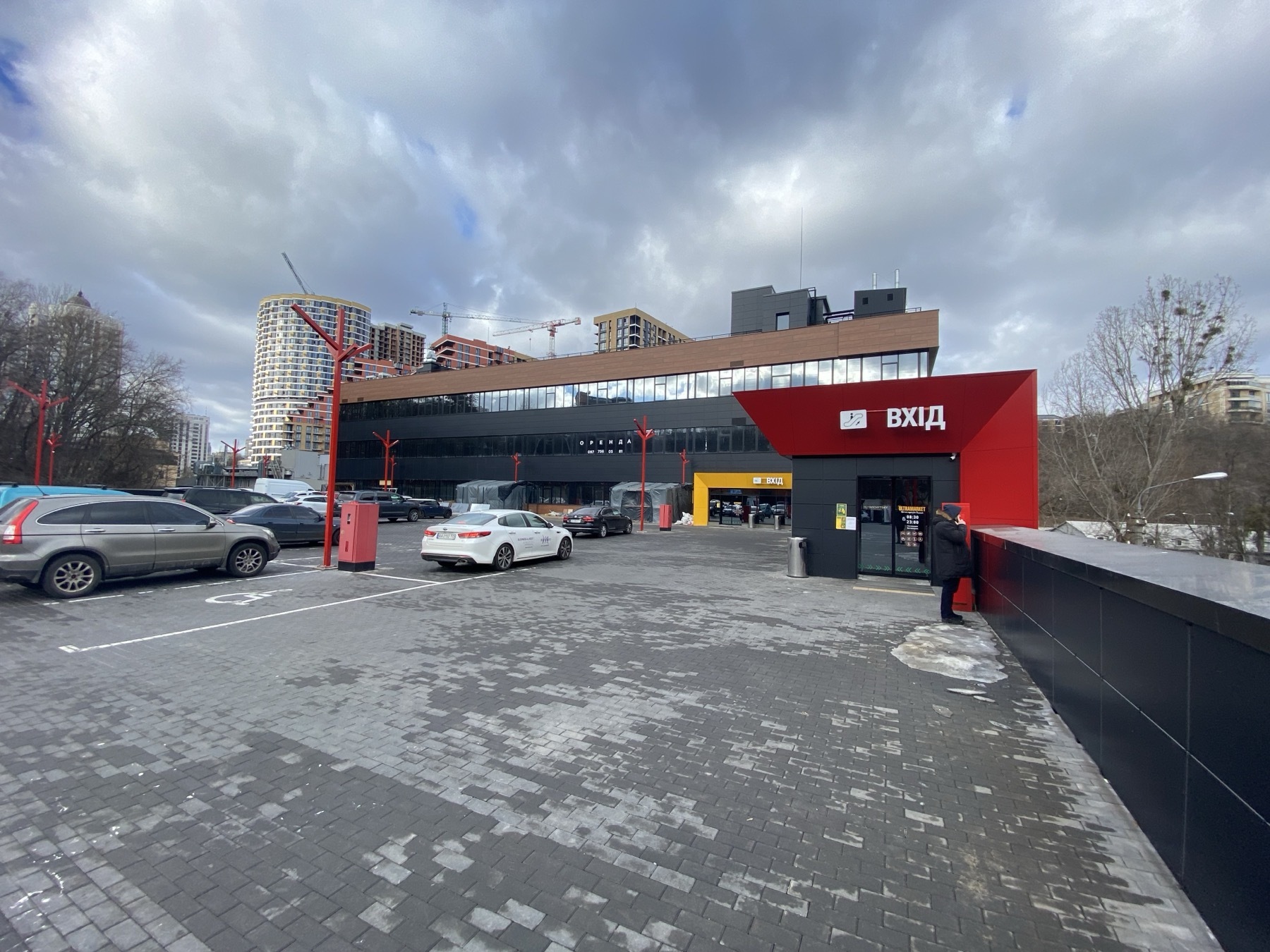 Аренда торгового помещения 1580 м², Глубочицкая ул., 44