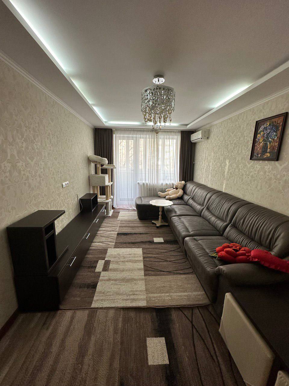 Продаж 3-кімнатної квартири 73 м², Набережна Перемоги вул.