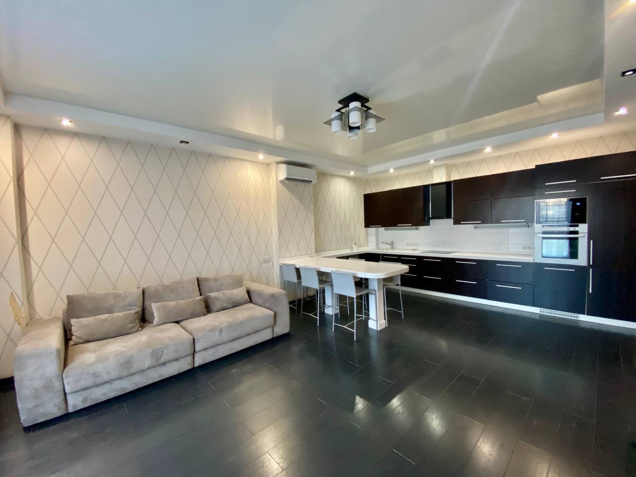 Продажа 2-комнатной квартиры 75 м², Александра Поля просп.
