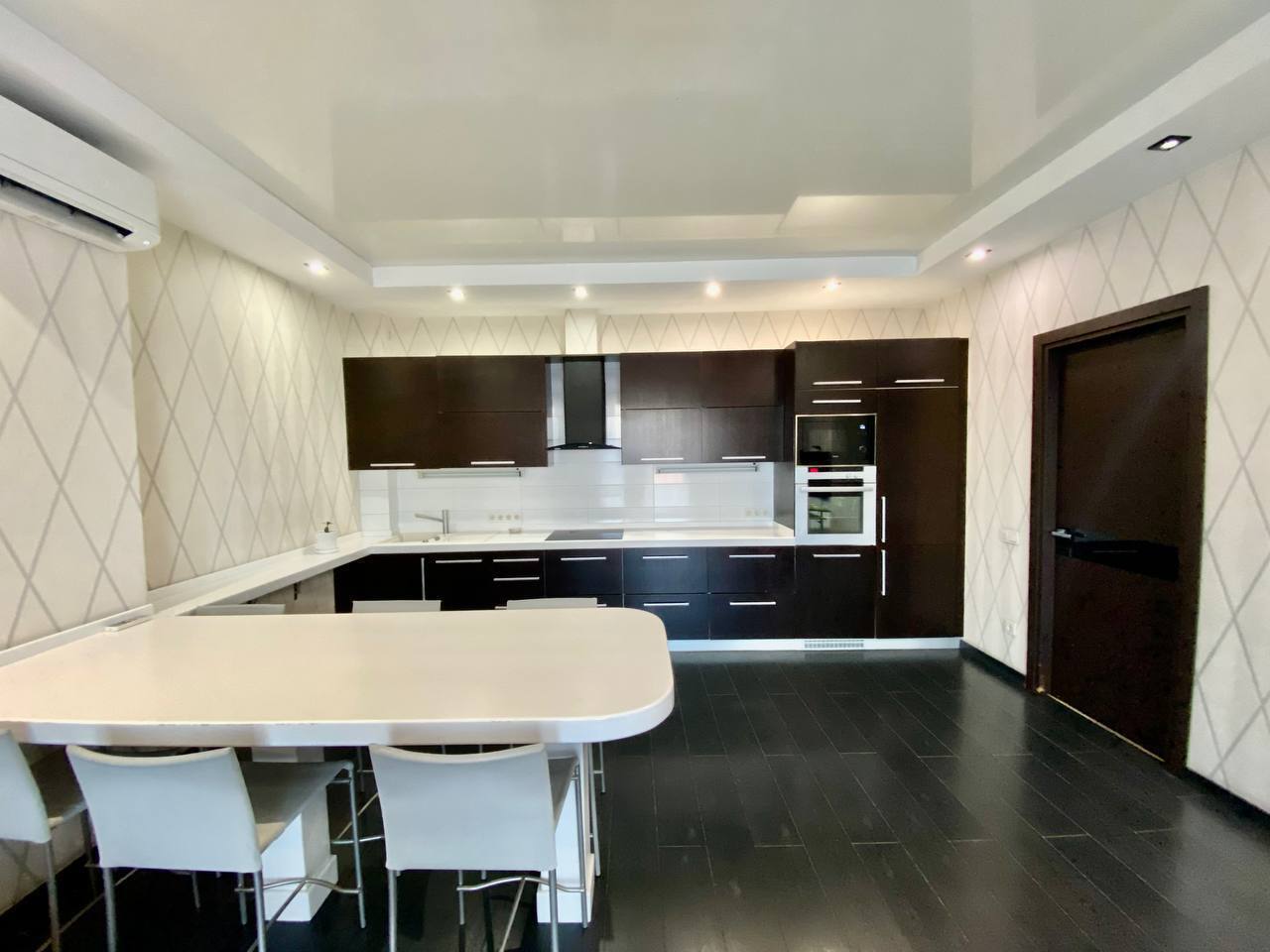 Продажа 2-комнатной квартиры 75 м², Александра Поля просп.