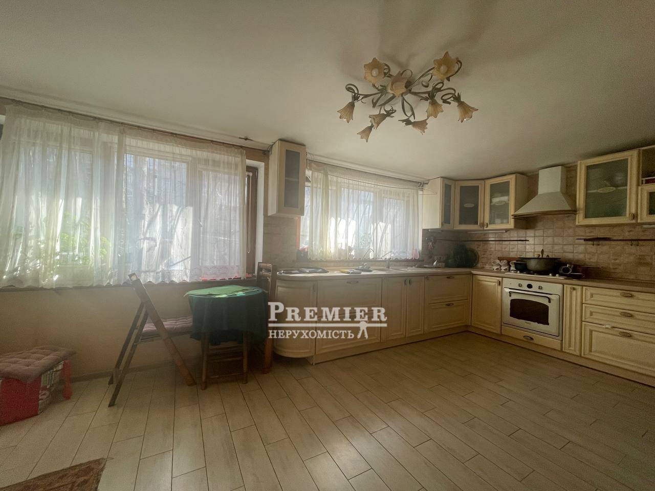 Продаж 3-кімнатної квартири 74 м², Космонавтов вул.