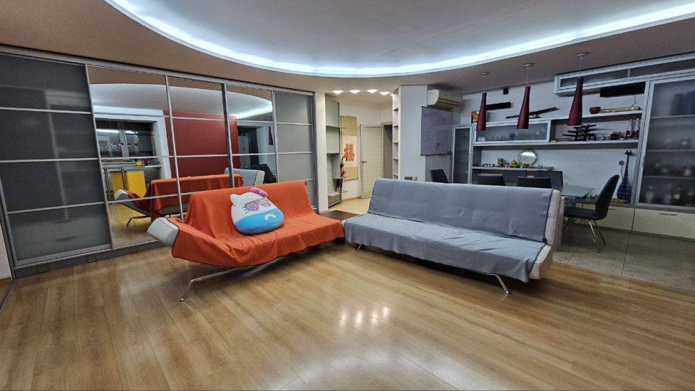 Продаж 3-кімнатної квартири 100 м², Суворова вул.