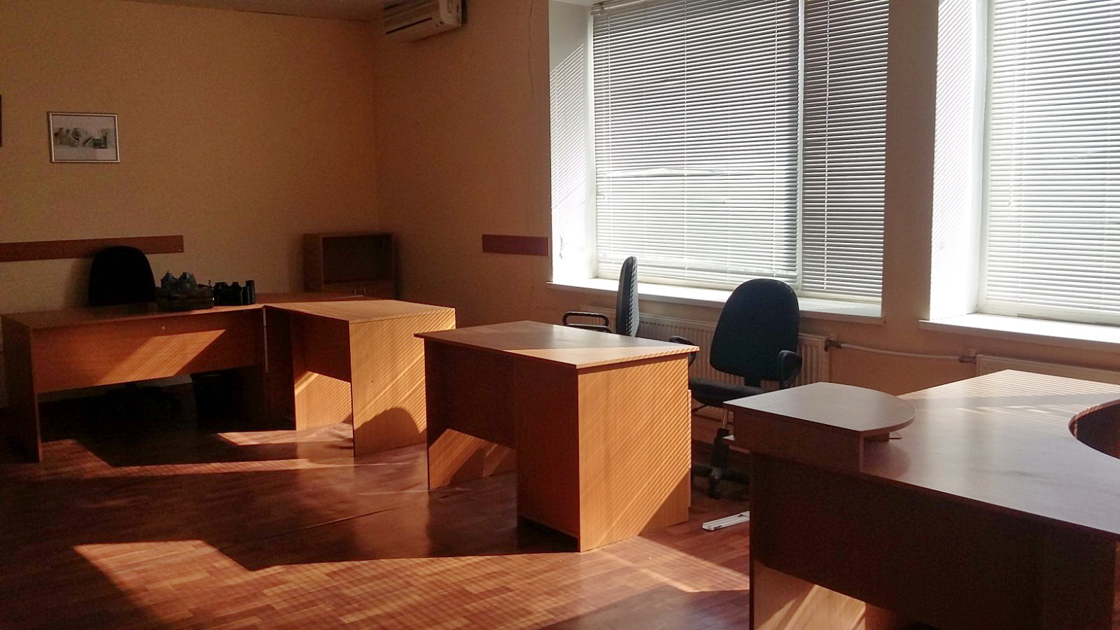 Продажа склада 1000 м², Радистов ул., 54