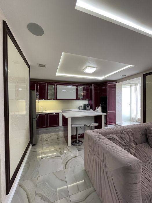 Продажа 4-комнатной квартиры 127 м², Василия Жуковского ул.