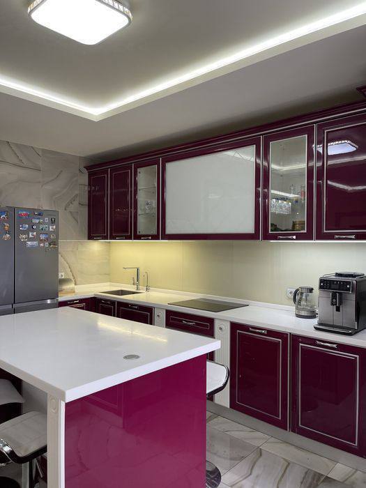 Продажа 4-комнатной квартиры 127 м², Василия Жуковского ул.