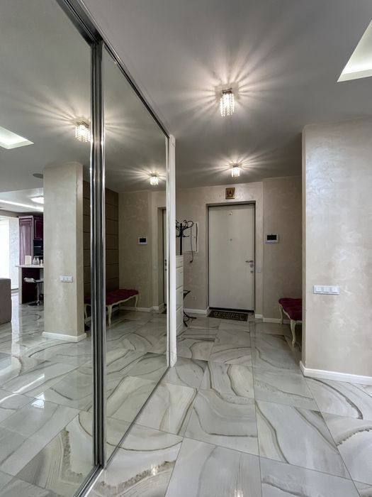 Продажа 4-комнатной квартиры 127 м², Василия Жуковского ул.
