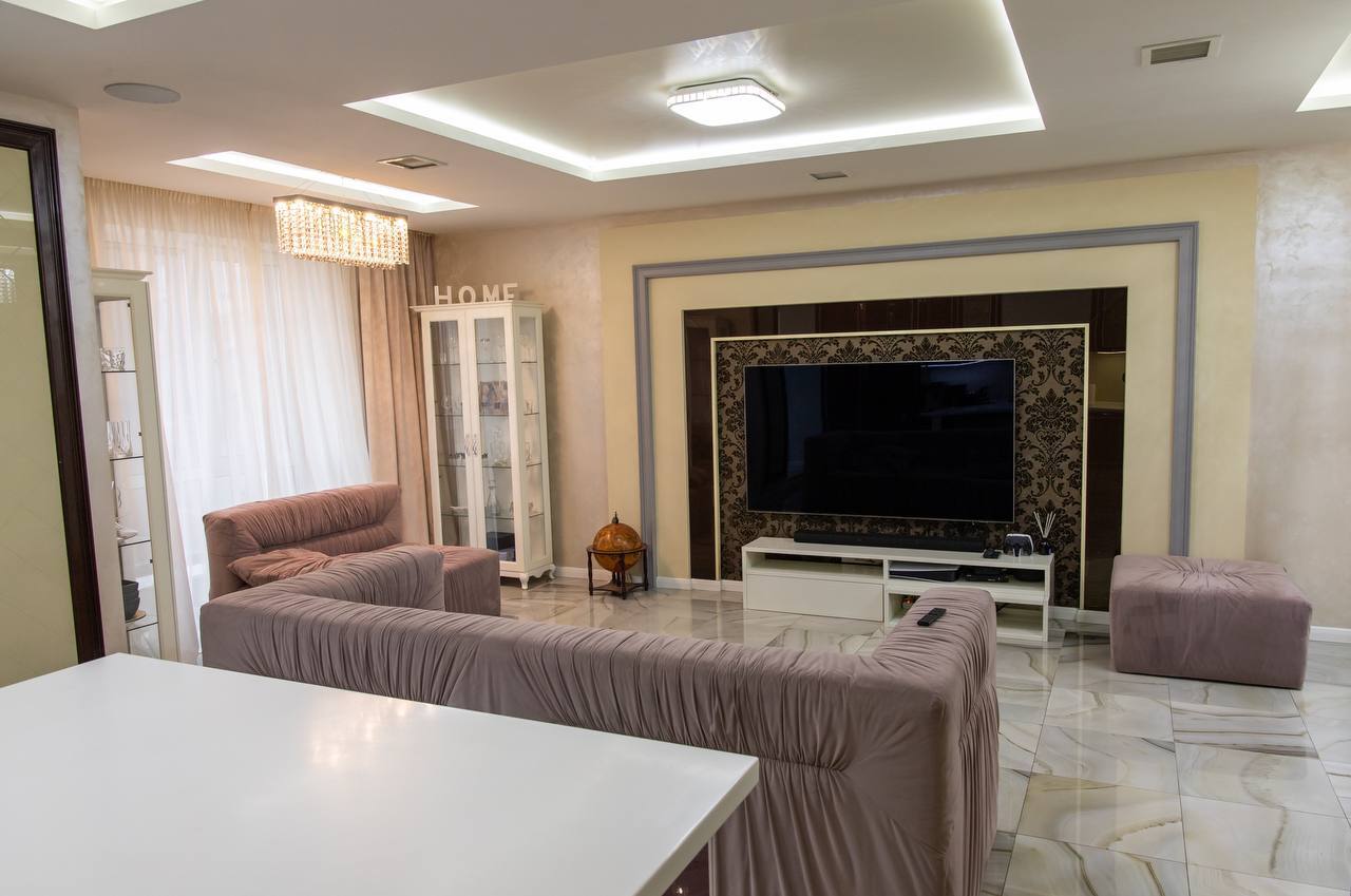 Продажа 4-комнатной квартиры 127 м², Василия Жуковского ул.