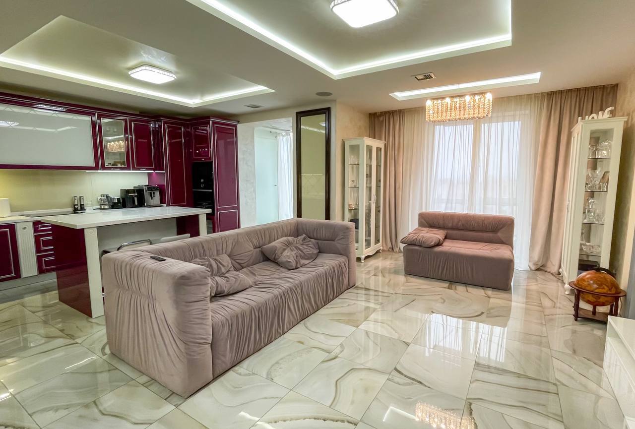 Продажа 4-комнатной квартиры 127 м², Василия Жуковского ул.