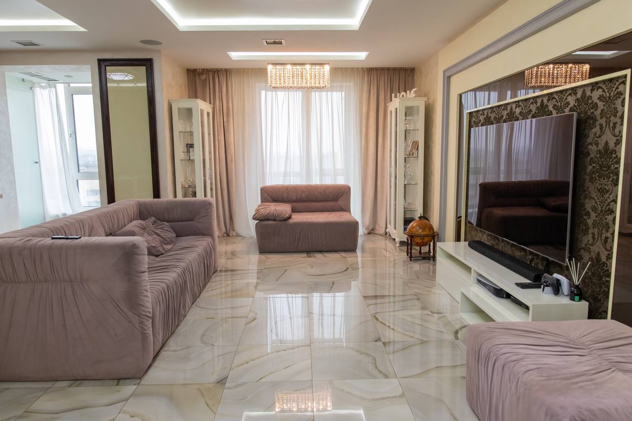 Продажа 4-комнатной квартиры 127 м², Василия Жуковского ул.