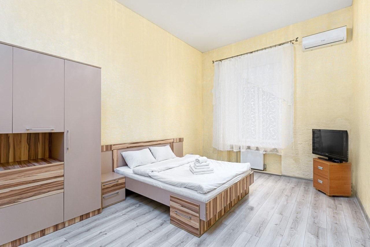 Продаж 1-кімнатної квартири 47 м², Катеринінська вул., 27