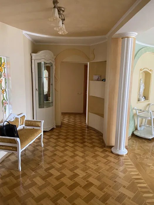 Оренда 3-кімнатної квартири 130 м², Паркова вул.
