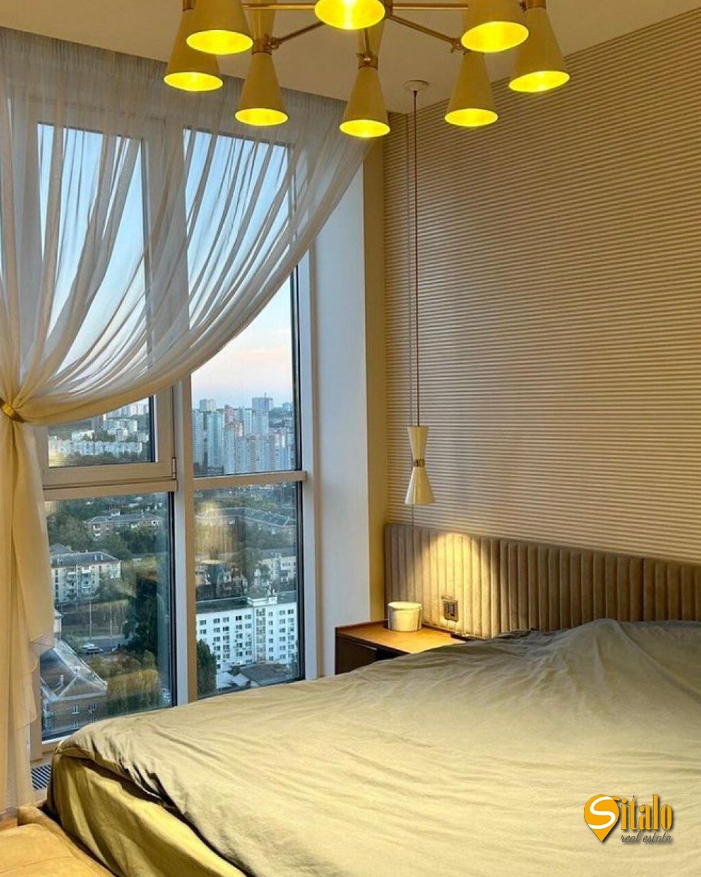 Продажа 5-комнатной квартиры 190 м², Джона Маккейна ул., 7