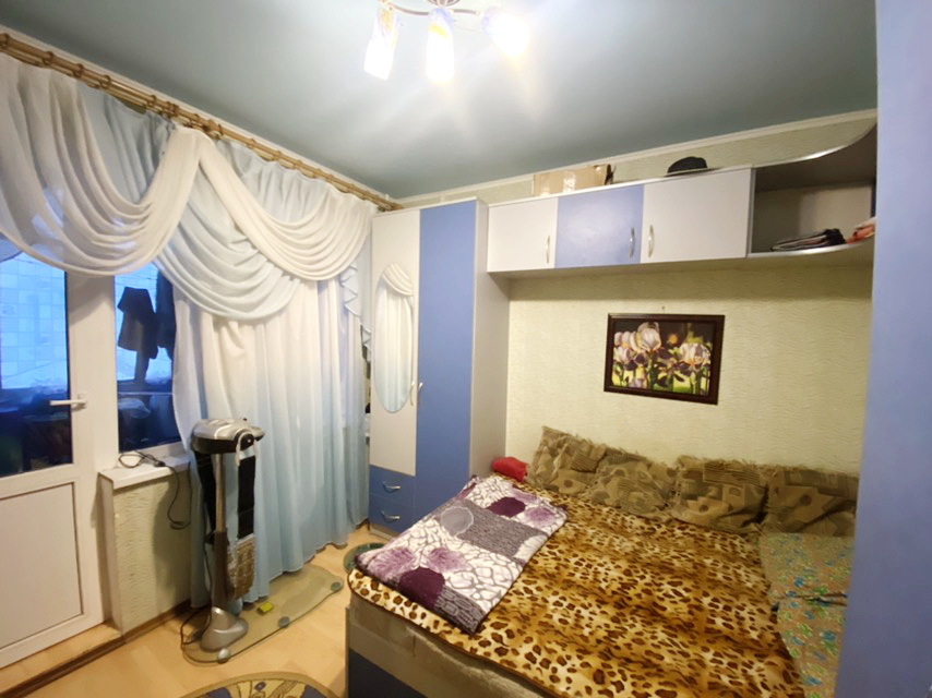 Продаж 3-кімнатної квартири 56 м², Київська вул.