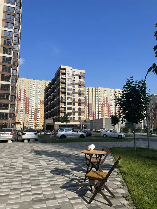 Продаж 2-кімнатної квартири 60 м², Олександра Олеся вул.