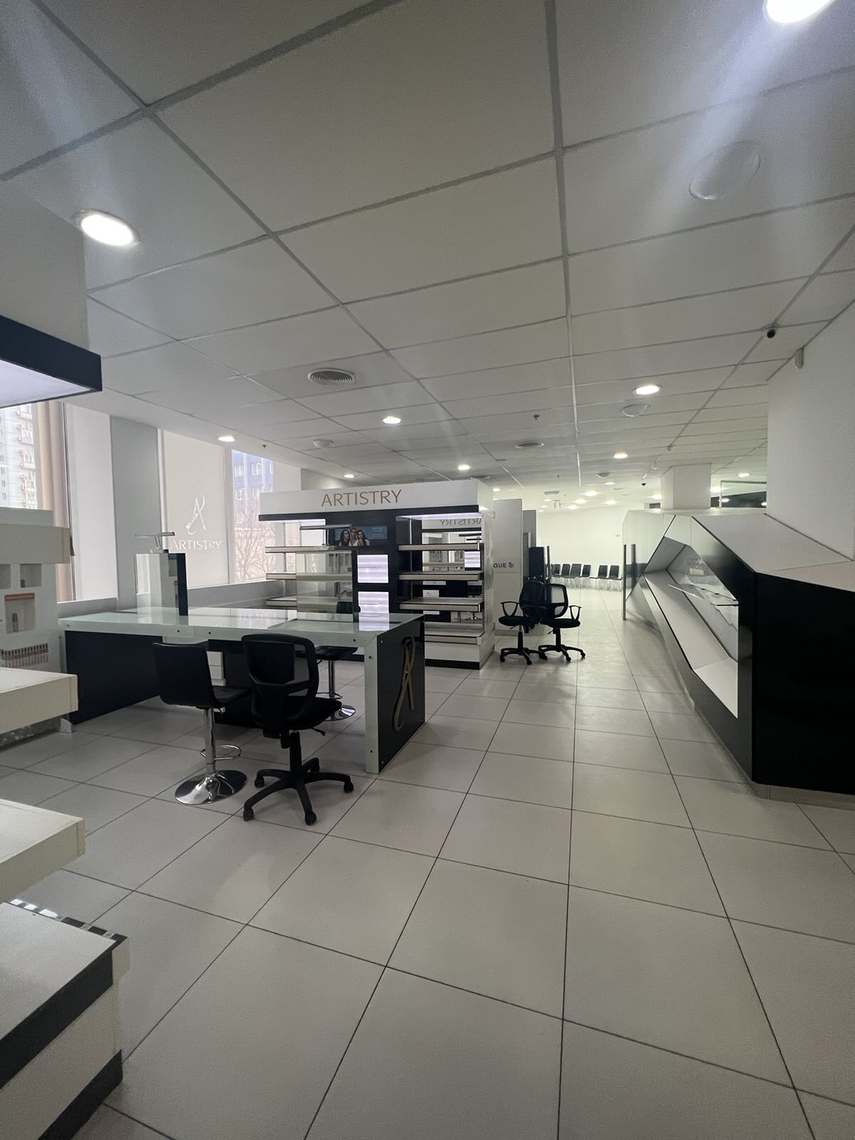 Продаж торговельного приміщення 711 м², Середньофонтанська вул., 19А