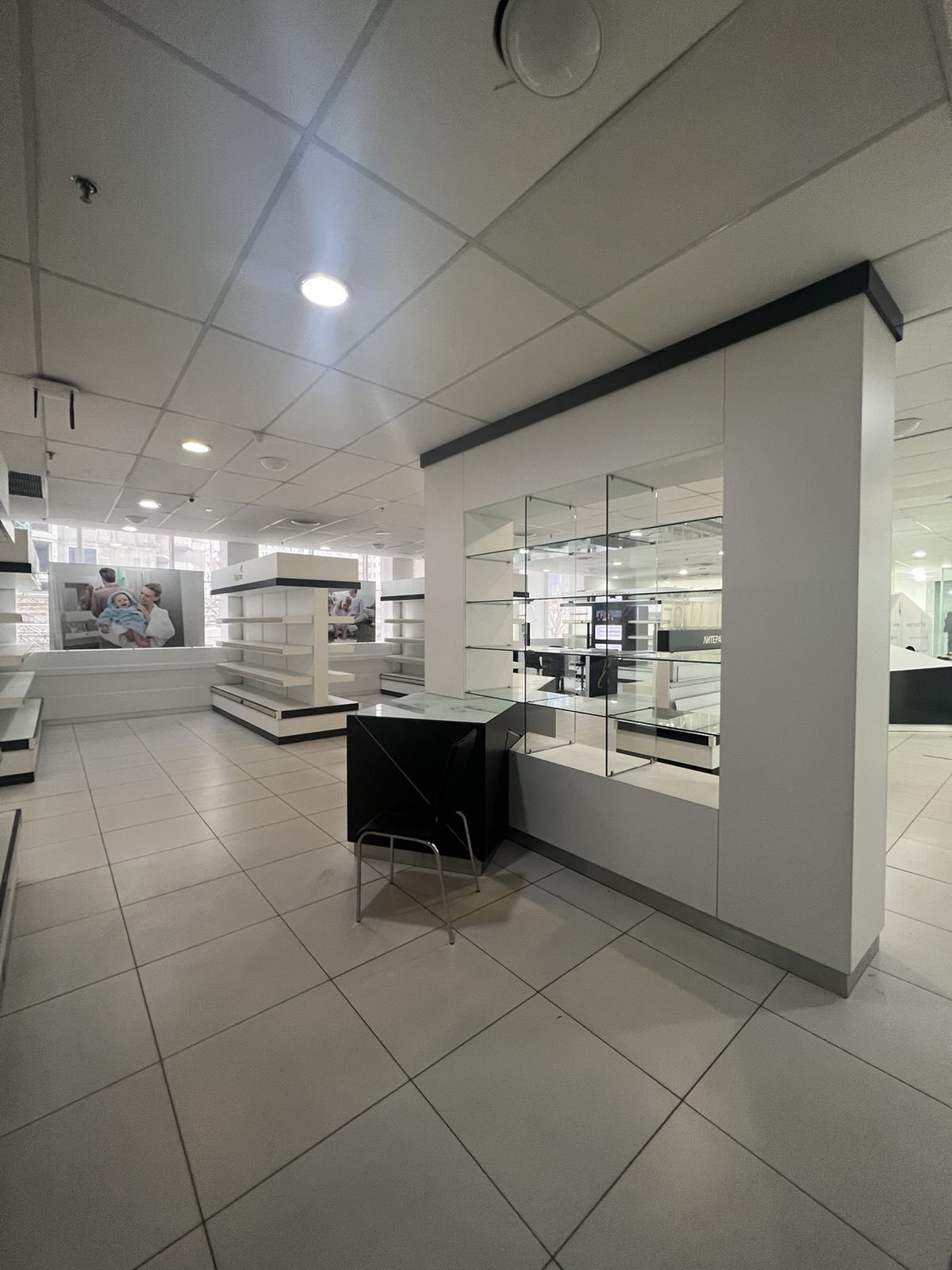 Продаж торговельного приміщення 711 м², Середньофонтанська вул., 19А