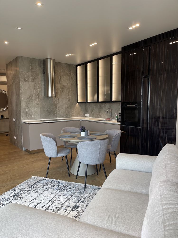Продаж 2-кімнатної квартири 100 м², Набережна Перемоги вул., 7