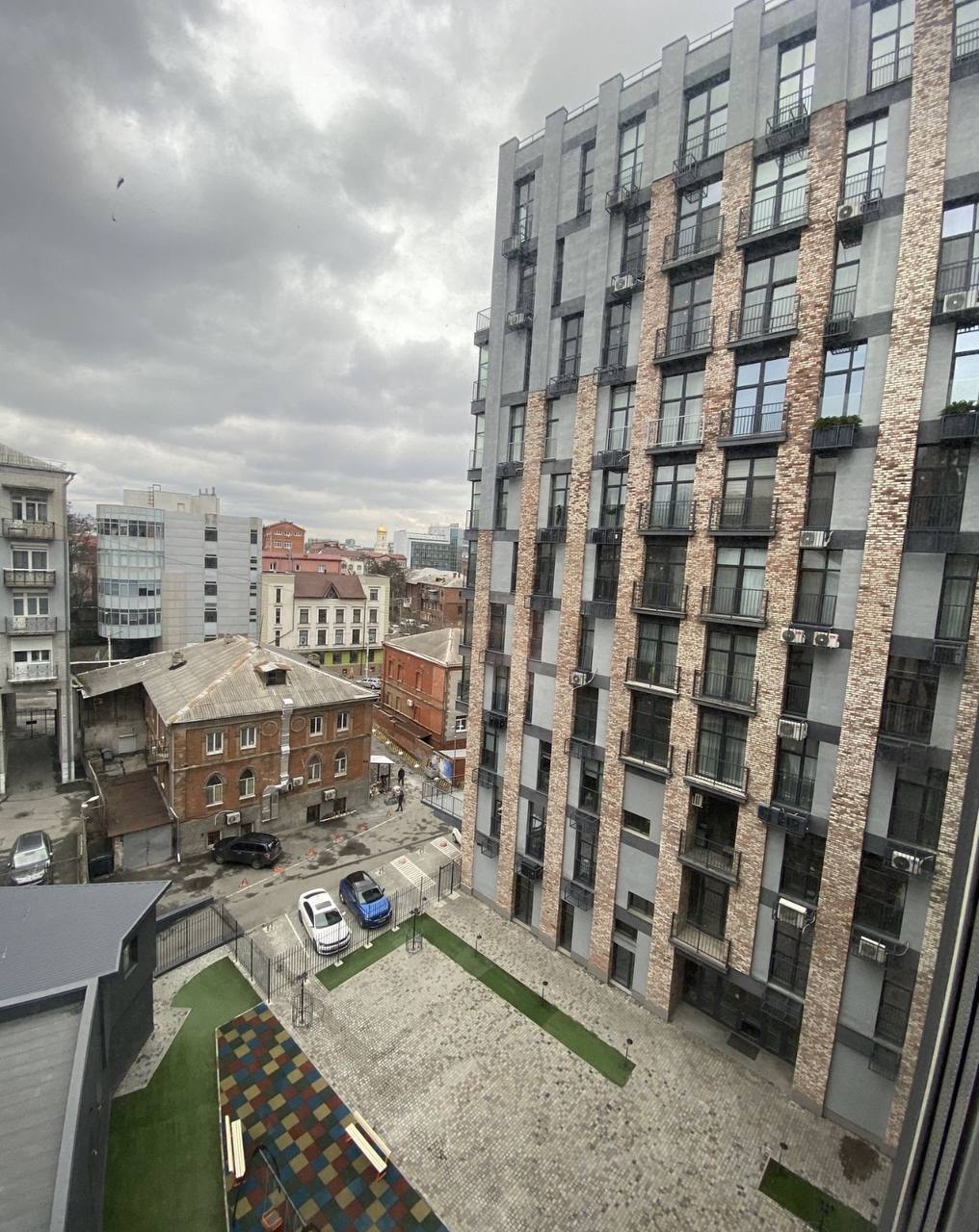 Продаж 3-кімнатної квартири 93 м², Південна вул.