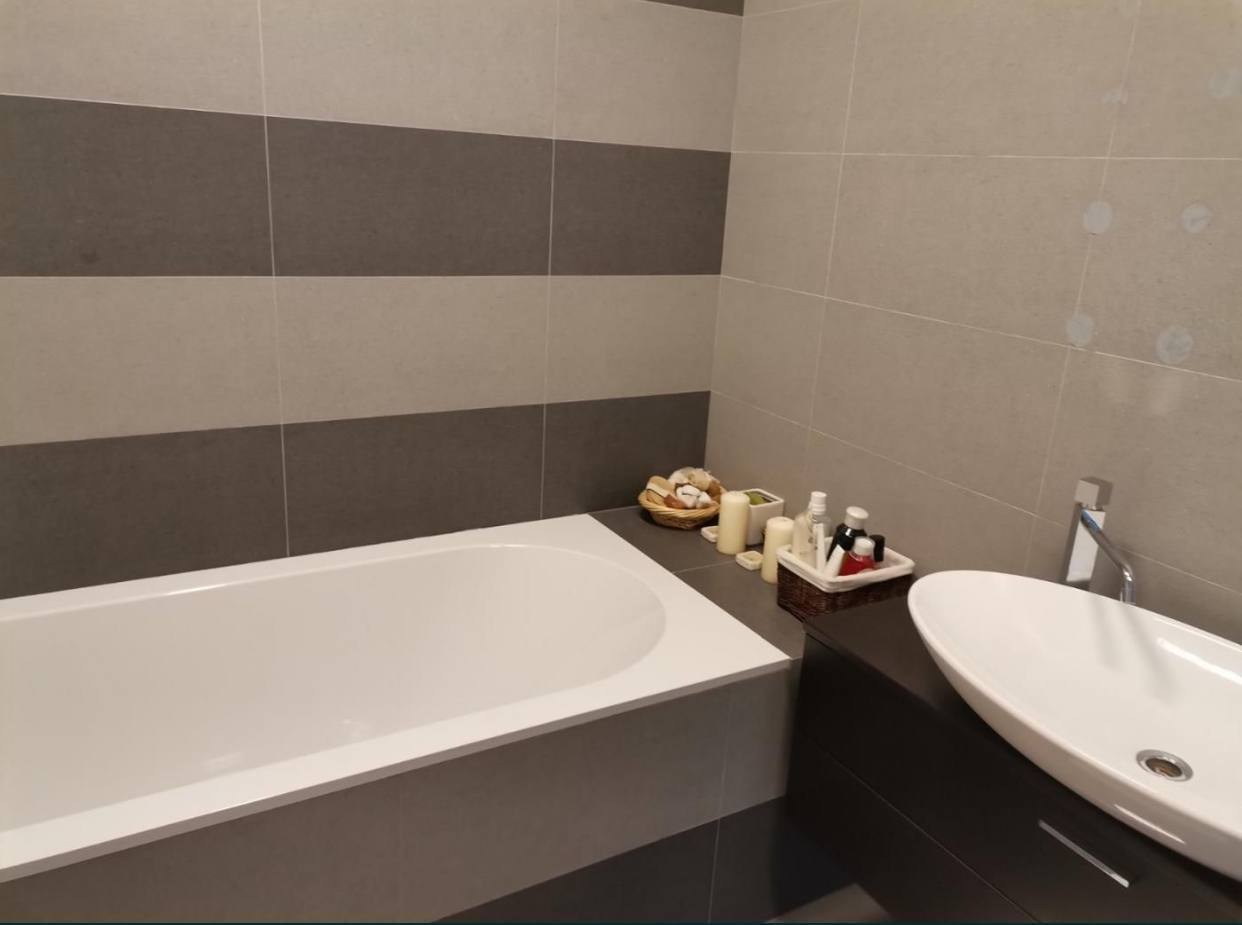 Продаж 3-кімнатної квартири 107 м², Академіка Чекмарьова вул.