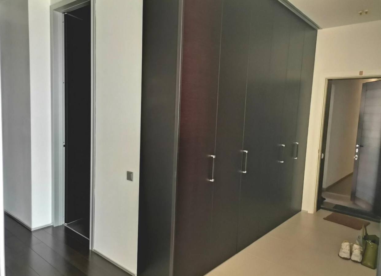 Продаж 3-кімнатної квартири 107 м², Академіка Чекмарьова вул.