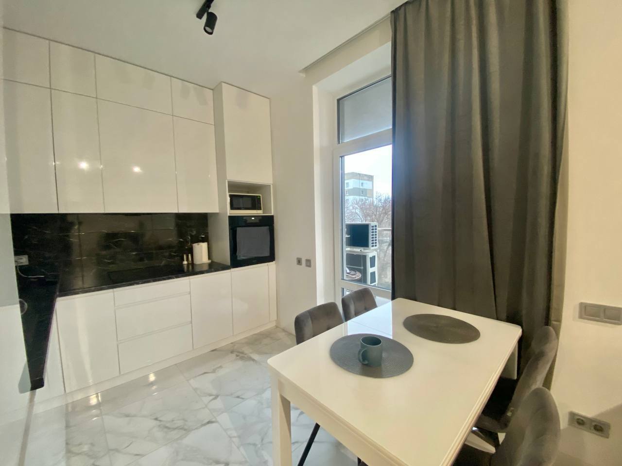 Продаж 2-кімнатної квартири 67 м², Володимира Моссаковського вул.