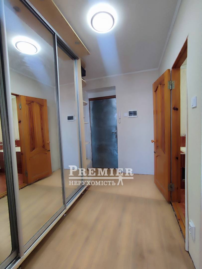 Продаж 1-кімнатної квартири 38 м², Кропивницкого вул.