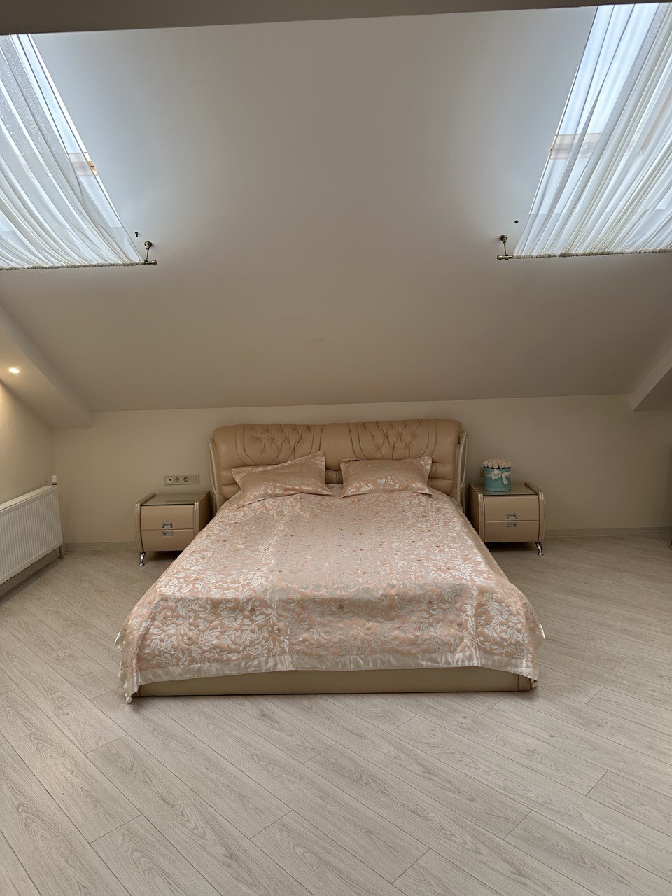 Продажа 5-комнатной квартиры 229 м², Космическая ул.