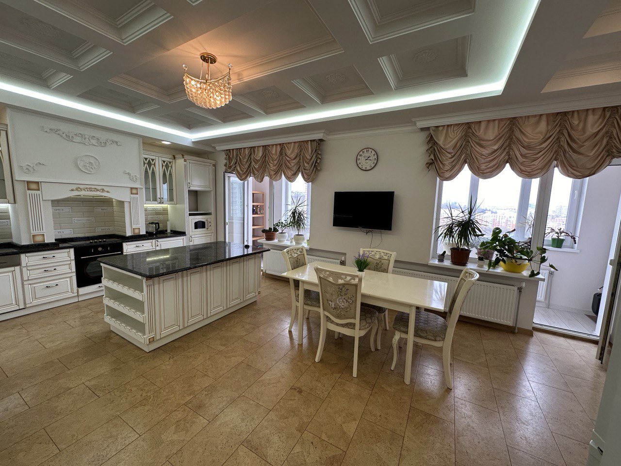 Продажа 5-комнатной квартиры 229 м², Космическая ул.