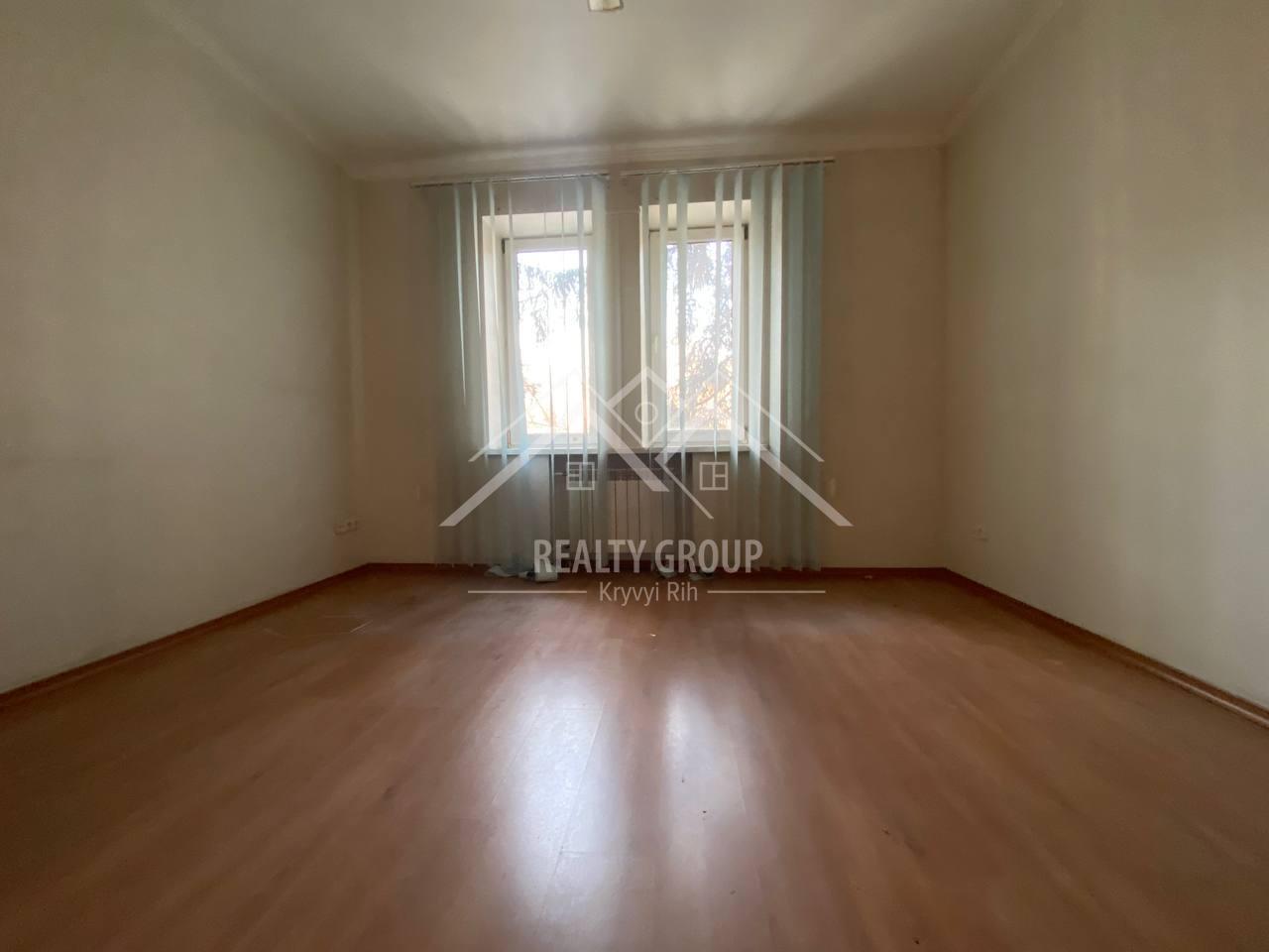 Продаж 3-кімнатної квартири 66.3 м², Есенина вул.