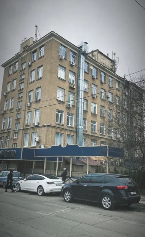 Оренда торговельного приміщення 250 м², 10 Апреля пл., 1