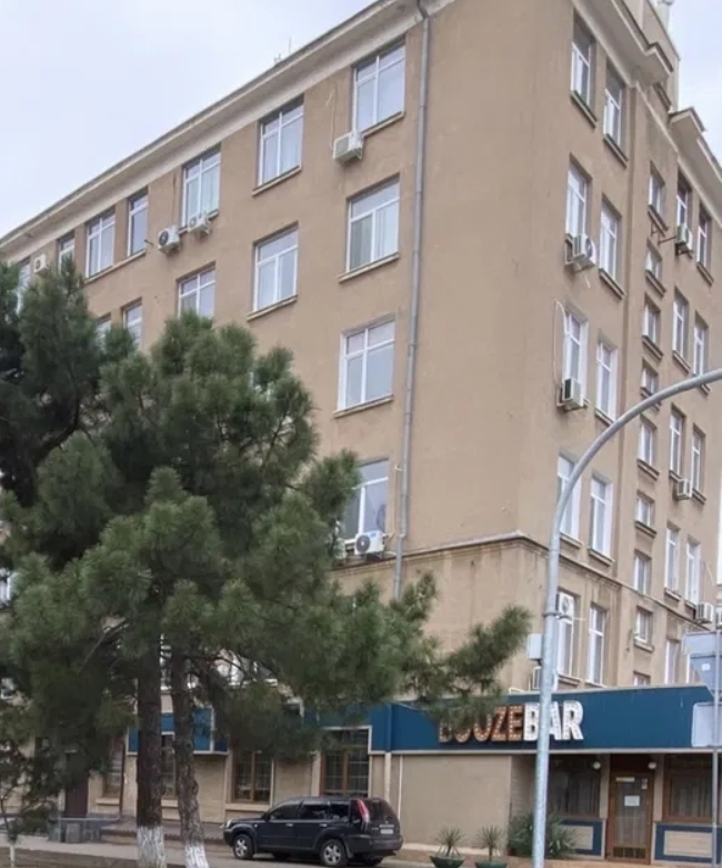 Оренда торговельного приміщення 250 м², 10 Апреля пл., 1