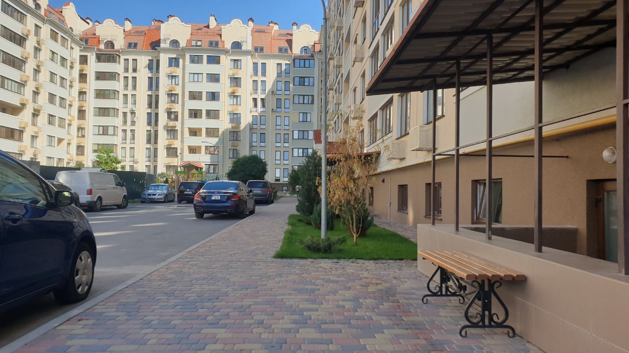 Продаж 2-кімнатної квартири 60 м², Надії пров., 1