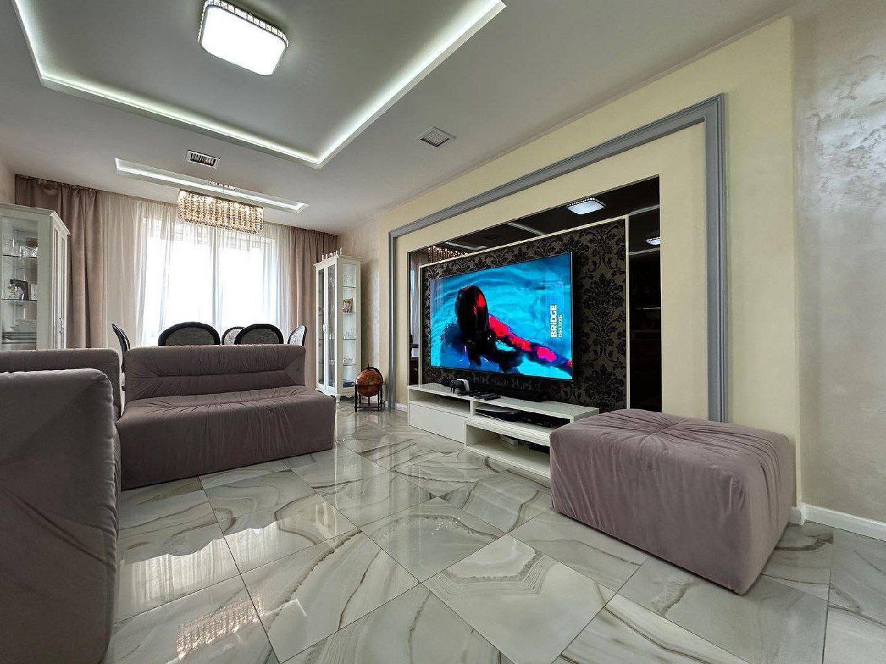 Продажа 4-комнатной квартиры 127.6 м², Василия Жуковского ул.