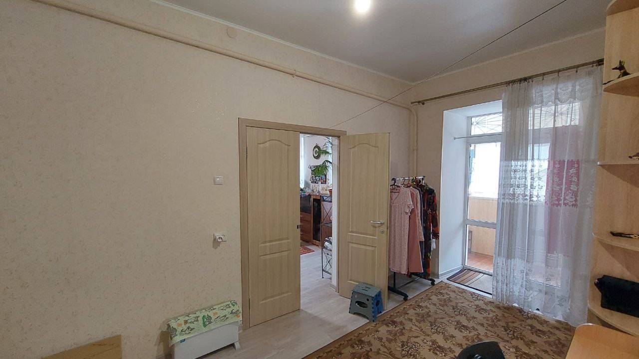 Продаж 2-кімнатної квартири 65.5 м², Базарна вул.